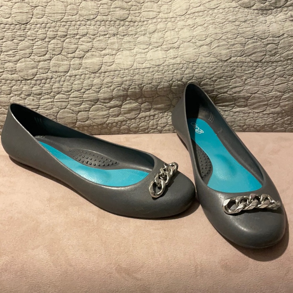 Oka B gray flats
